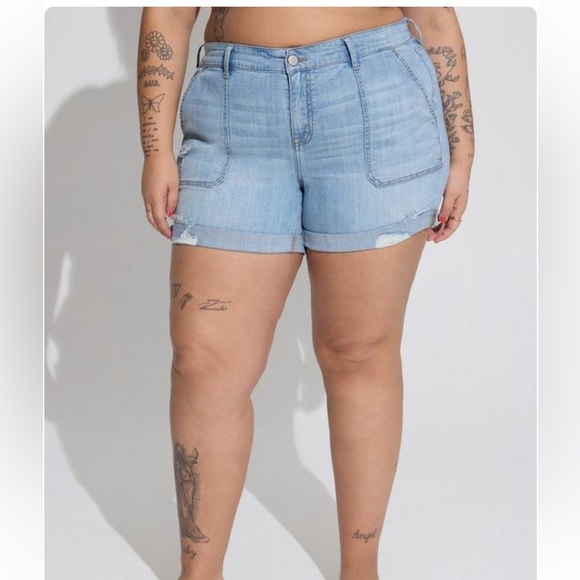 torrid Pants - *Torrid Mid Rise 5 inch inseam Vintage stretch Denim Shorts Size 24